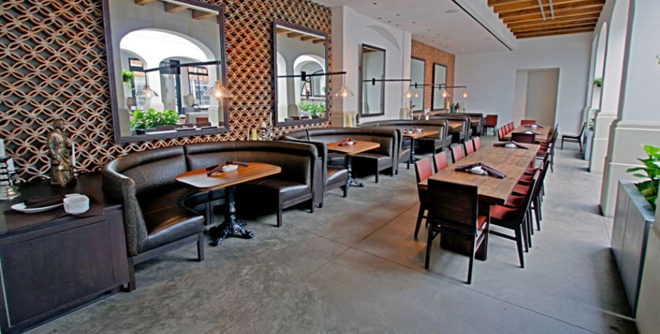 U Shaped Booth with No Back Triangle