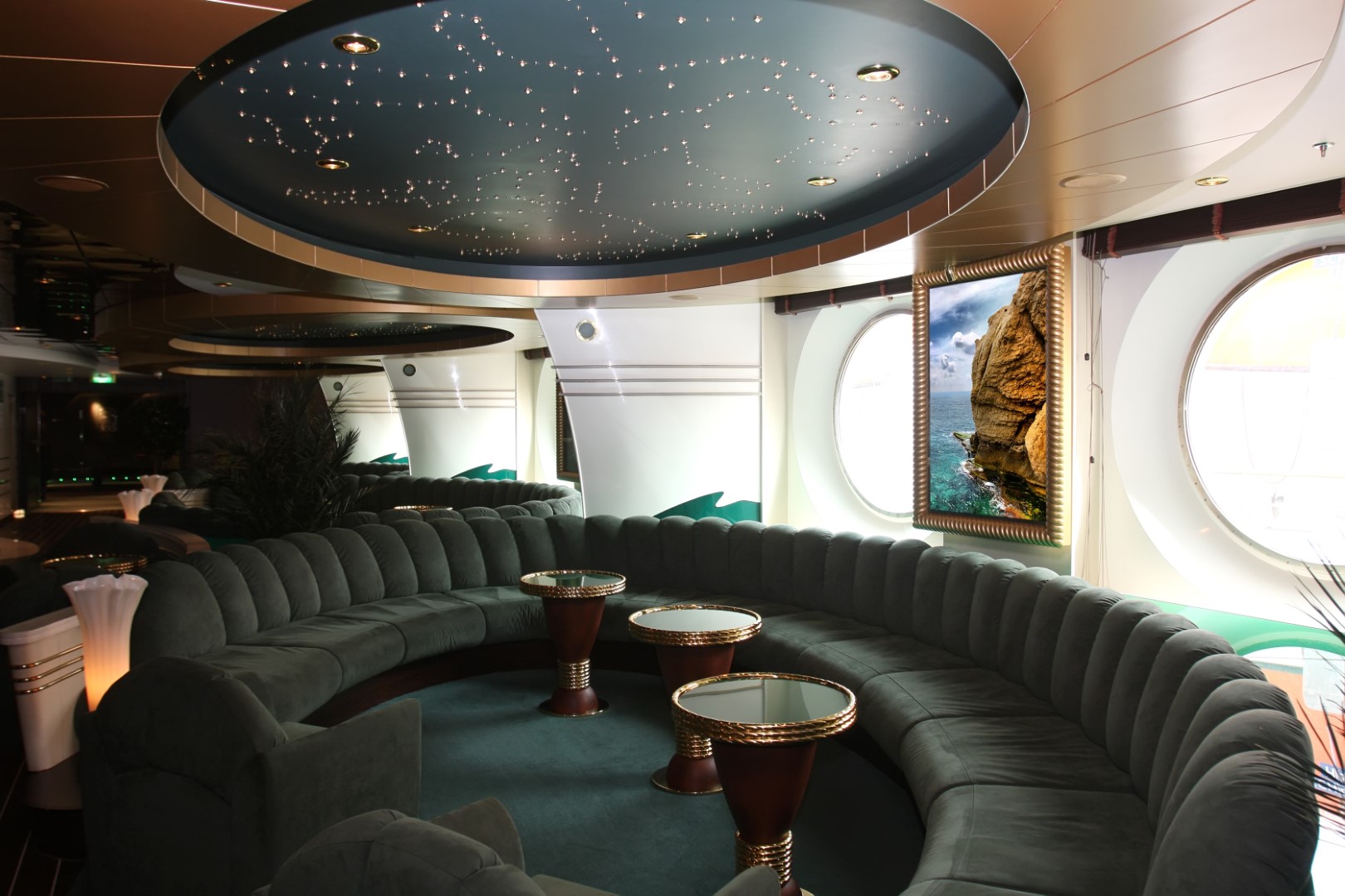 Circular Booth Seating for Restaurants and Nightclubs